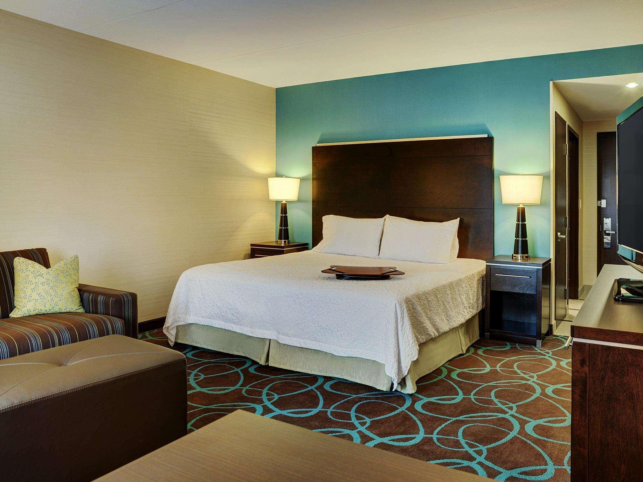 Hampton Inn By Hilton Winnipeg Exterior photo