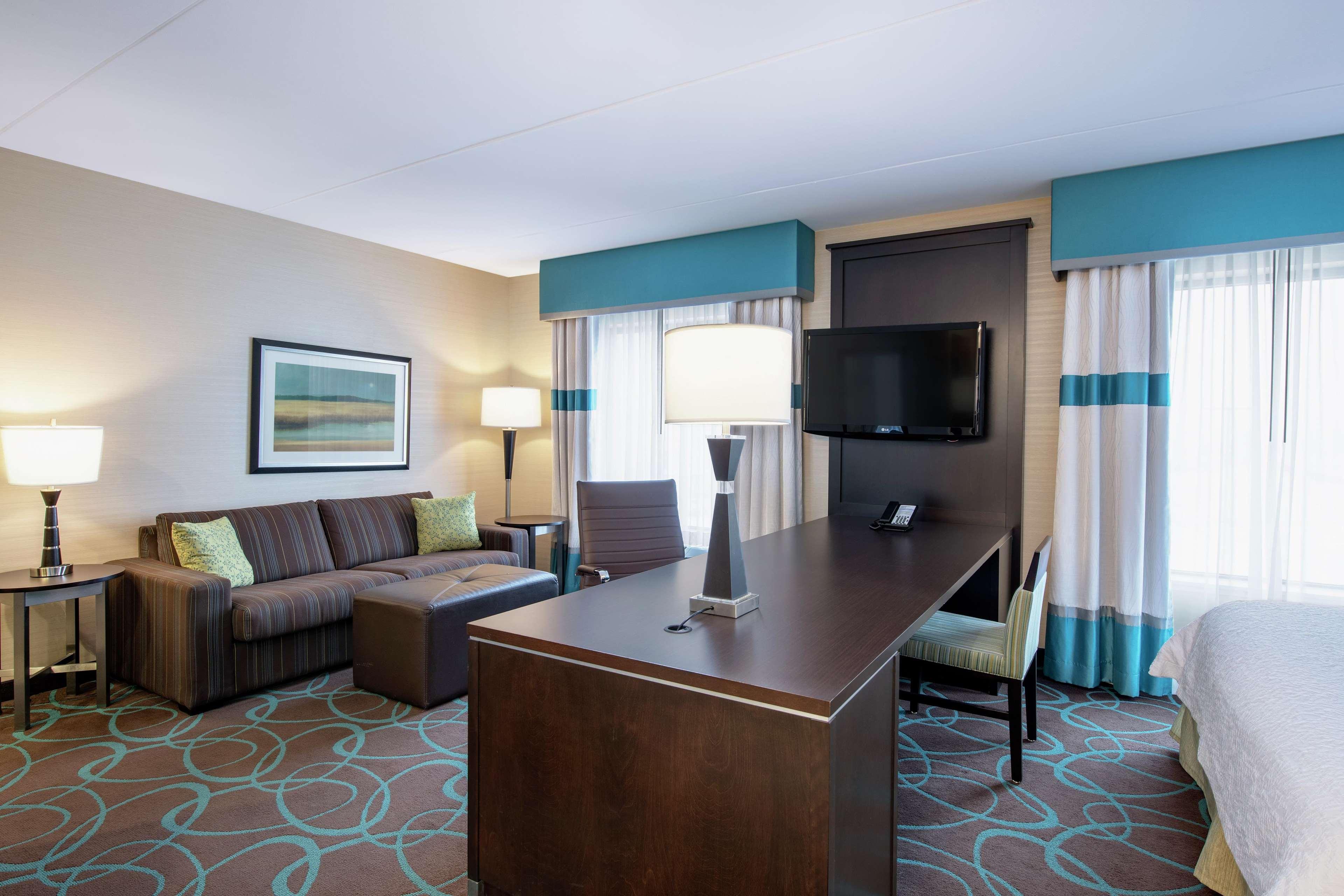 Hampton Inn By Hilton Winnipeg Exterior photo