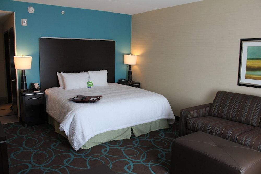 Hampton Inn By Hilton Winnipeg Exterior photo