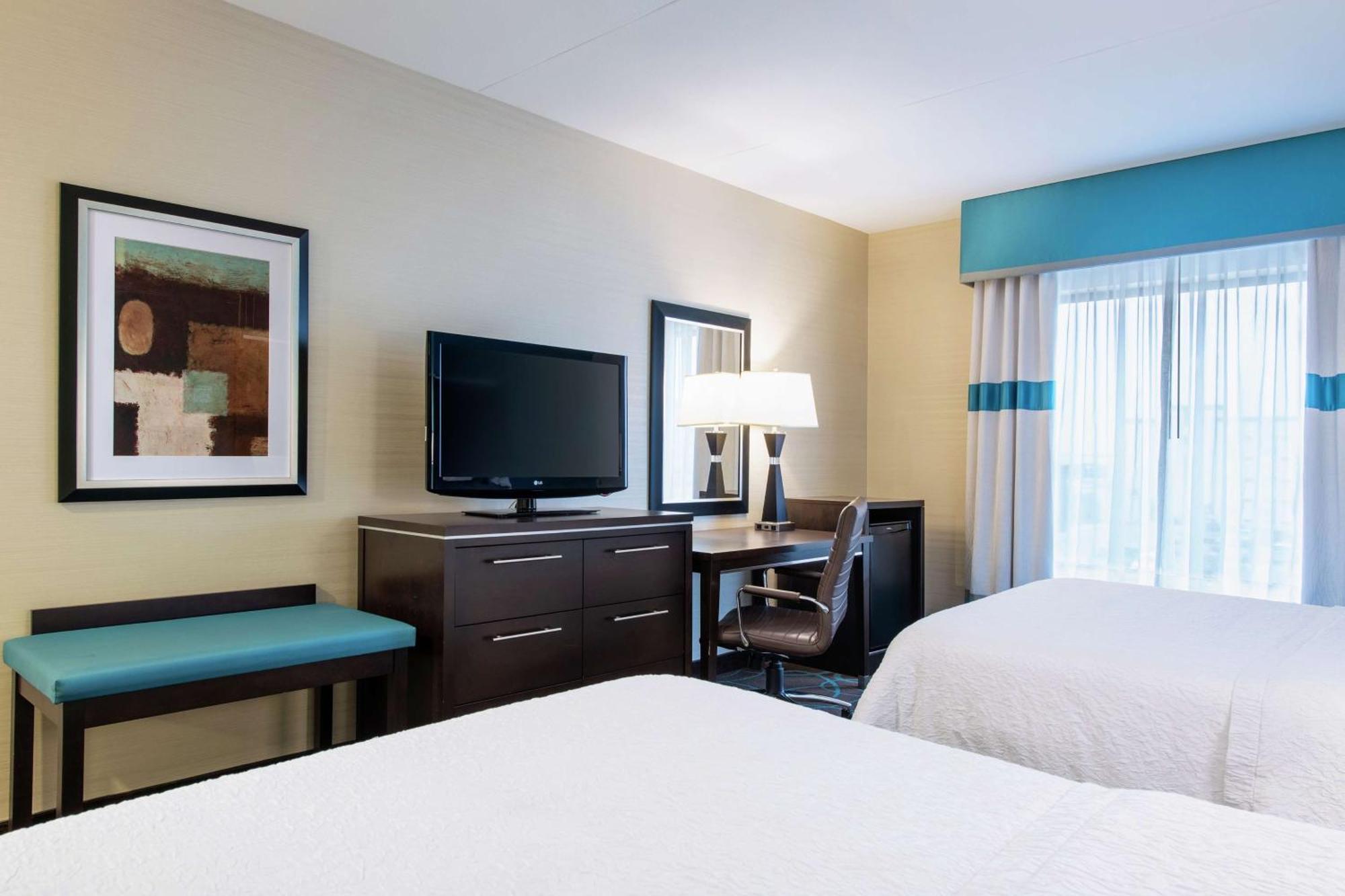 Hampton Inn By Hilton Winnipeg Exterior photo