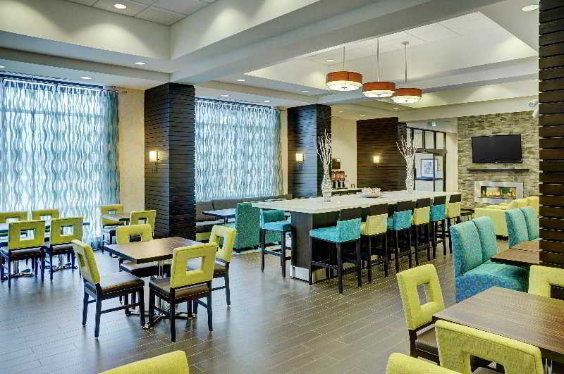 Hampton Inn By Hilton Winnipeg Exterior photo