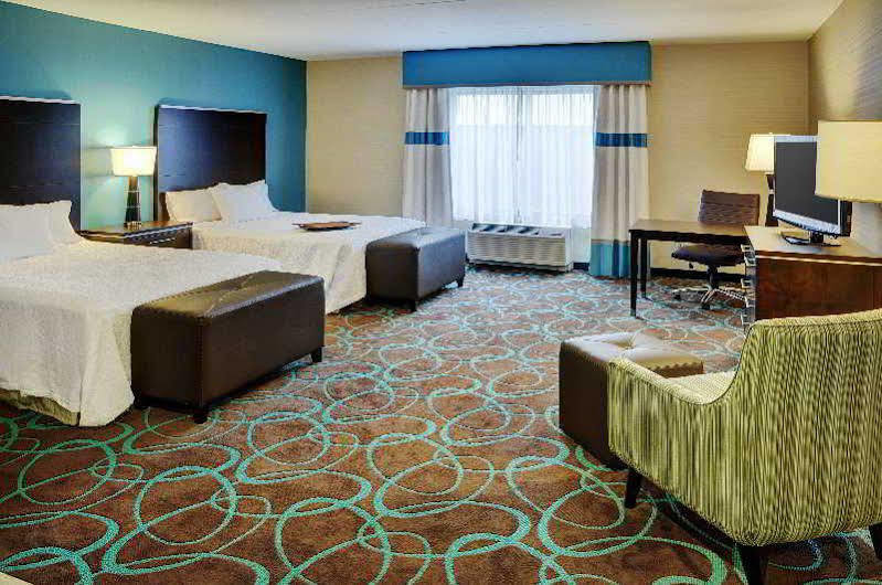 Hampton Inn By Hilton Winnipeg Exterior photo