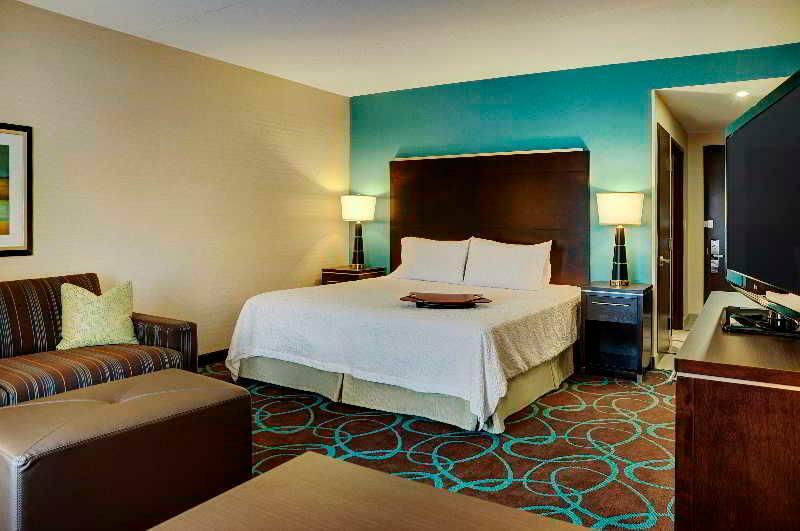 Hampton Inn By Hilton Winnipeg Exterior photo